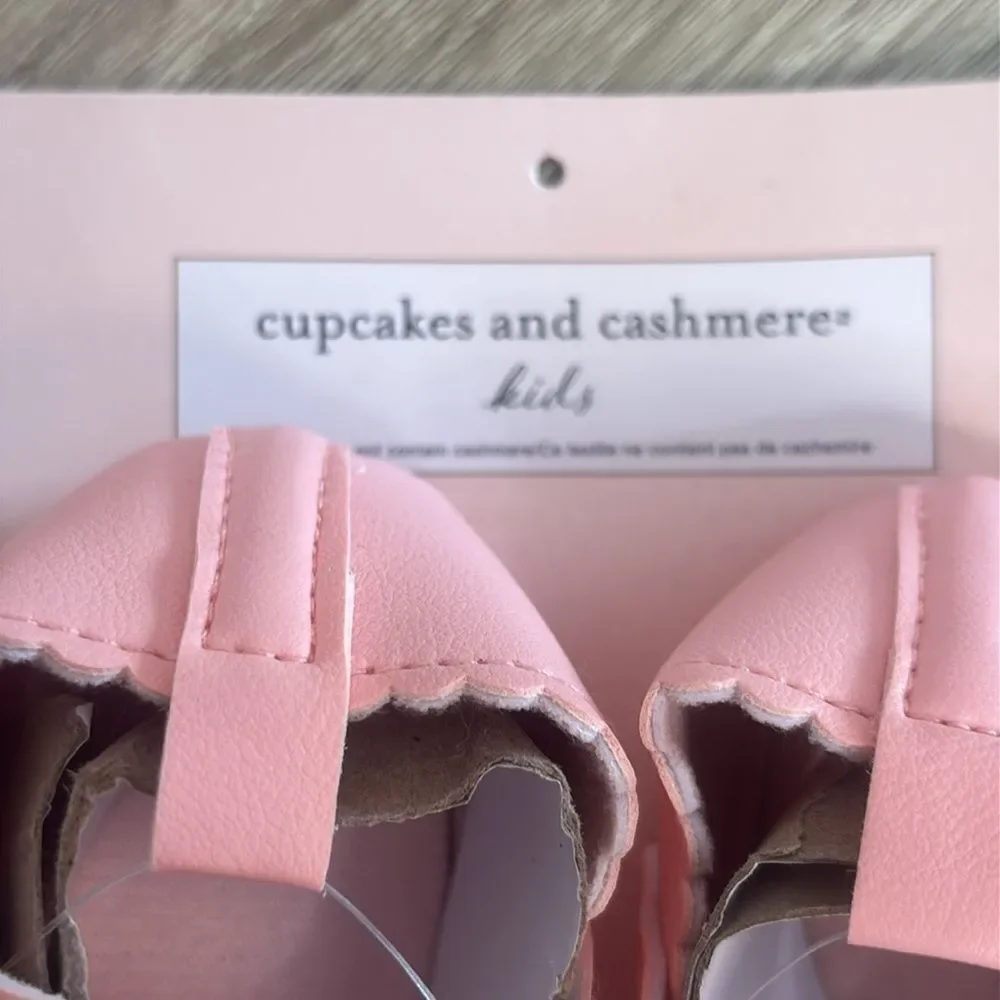 Cupcakes and Cashmere NWT pink/white heart baby girl booties
